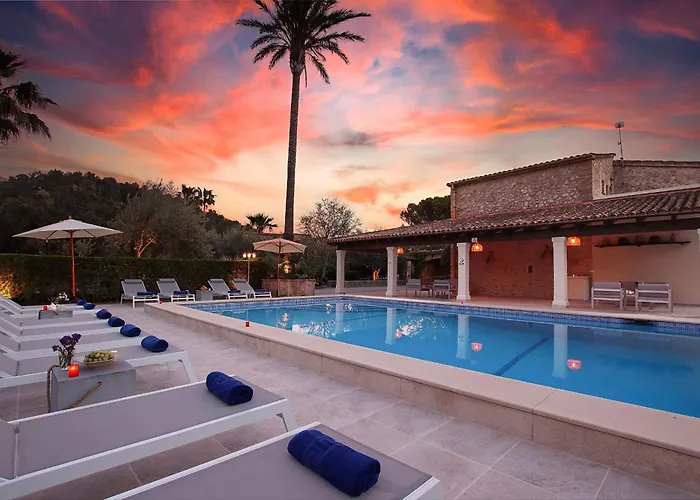 Beeindruckende Grosse Villa Papa Mit Privatpool